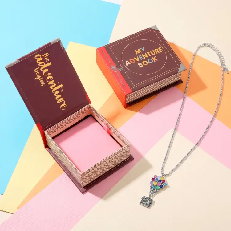 Cerda - PIXAR - Up - necklace in showcase